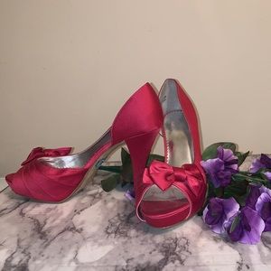 Used pink women’s MichaelAngelos Heels